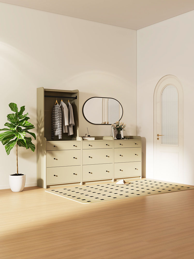 Armario abierto con tres cajones