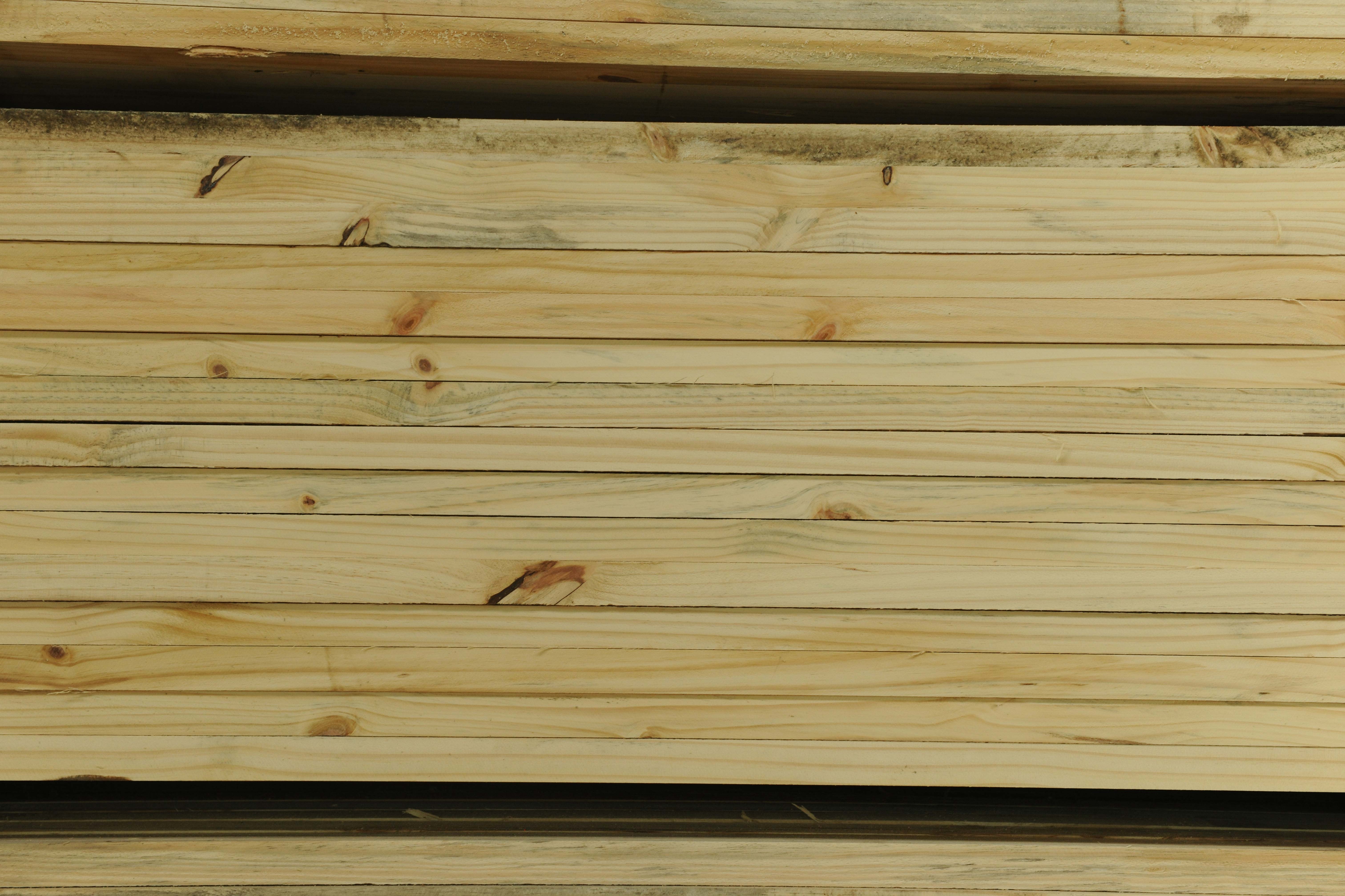 Madera cuadrada de construcción