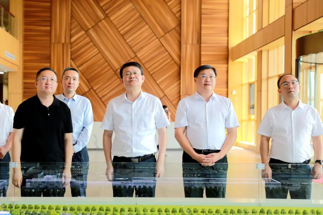 打造全鏈條產(chǎn)業(yè)體系 助力生態(tài)經(jīng)濟(jì)雙贏丨江西副省長(zhǎng)萬廣明到江西魯麗木業(yè)調(diào)研